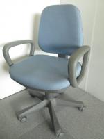オフィスチェア　肘付　ブルー　事務椅子【OAチェア】