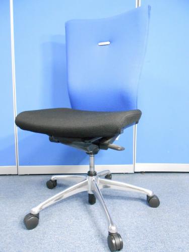 オカムラ製　okamura ■　肘無しOAチェア　事務用回転椅子　■　Feego　フィーゴ　■　サイドファスナータイプ　【高級チェア】
                                    中古
            