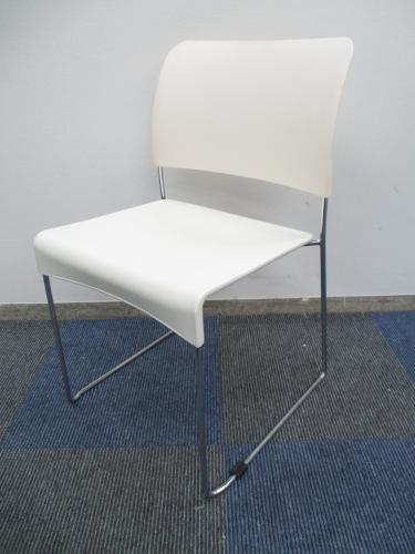 【ホワイト色】【ミーティング用】　unknown製　スタッキングチェア　【重ねて収納可能】【中古事務椅子】【会議チェア】
                                    中古
            