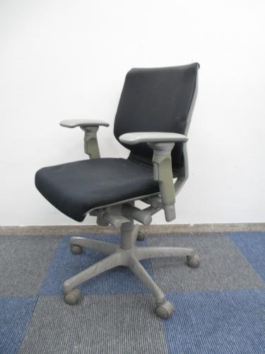 【大量入荷】【12脚ロット商品】　okamura（オカムラ）製　Navio（ナビオ）チェア　【可動肘付き】【中古事務椅子】【OAチェア】
                                    中古
            