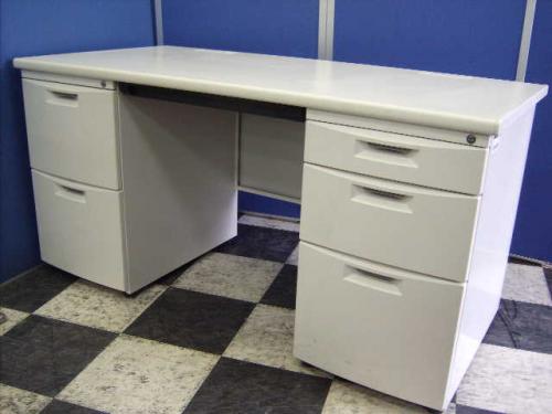【希少なホワイトカラー】■安心の国内メーカー　イトーキ製■ＣＺ　両袖机■　（オフィス家具　川口）（埼玉　ビジネスホン）
                                    中古
            