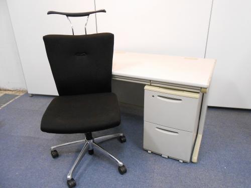 【3点セットのご案内】　■オカムラ製　■ＳＤ平机　■フィーゴチェア　【高級チェア】【ロット】【セット商品】
                                    中古
            