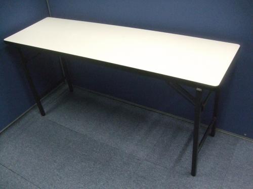 折りたたみテーブル入荷しました！
                                    中古
            