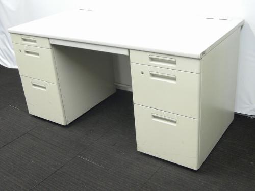 【３台入荷！状態良好！】コクヨ製　BSシリーズ　幅1400mm両袖デスク　【中古事務机　オフィス家具】
                                    中古
            