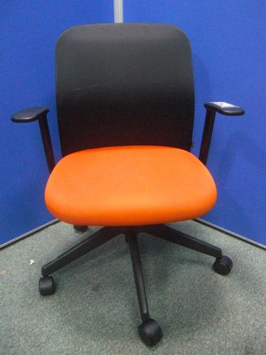 【事務用品】|コクヨ製|アガタDチェア（AGATA/D）|固定肘|【グットデザイン賞・金賞受賞品】【新春】【OAチェア】
                                    中古
            