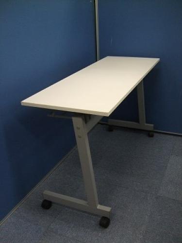 サイドスタックテーブル入荷しました！
                                    中古
            