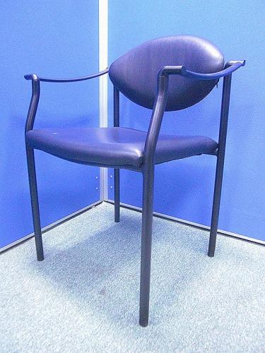 【残り1脚】|スタッキングチェア|レザー地|状態良好品|肘付|【会議チェア】
                        
                                    中古
            