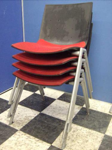 【スタッキングチェア４脚セット】■ウチダ製の上質なスタッキングチェアをまとめてお得に！
                                    中古
            