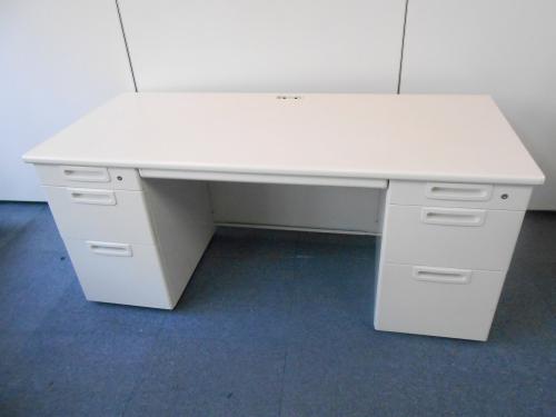 ■人気のホワイトカラー両袖机■広々1600ｍｍ■役職者の方にオススメ■状態良好
                                    中古
            