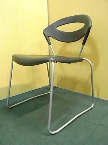 【状態良好】スタッキングチェア　〜シンプルなスタッキングチェア〜【会議チェア】
                                    中古
            
