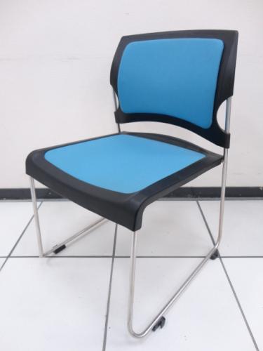 　コクヨ製　会議用スタッキングチェア　プレド　【会議チェア】
                                    中古
            