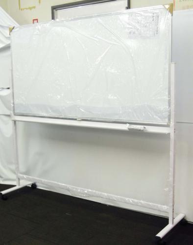 【3台入荷！新古品】脚付き両面ホワイトボード　盤面サイズ 幅1800mm 高さ900mm 組立家具となります
                        
                                    新品
            