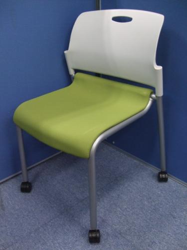 【チェア】内田洋行製のスタッキングチェア入荷致しました！【MF-272】【グリーン】【キャスター付】【会議チェア】
                                    中古
            