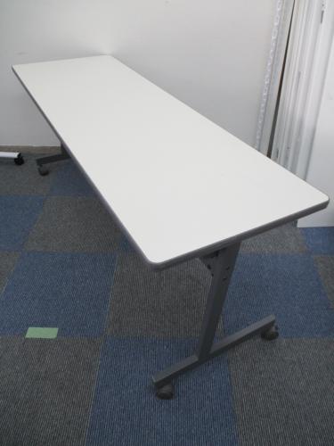 【おつとめ品】【サイドスタックテーブル】　unknown製　幅1800　【ホワイト天板】【中古事務机】【中古複合機＆シュレッダーも取り扱いございます！】【中古オフィス家具　千葉】
                                    中古
            