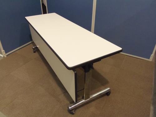 【会議用】コクヨ製のサイドスタックテーブル入荷致しました！【幕板付き】【
                                    中古
            