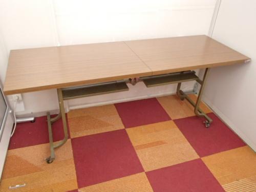 中古｜折りたたみテーブル｜中折れ式｜キャスター付
                                    中古
            