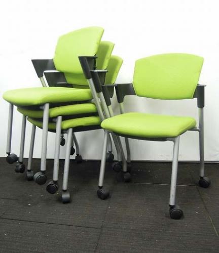 【4脚セット販売！】コクヨ製　Protty プロッティー　スタッキングチェア　キャスタータイプ　総張り　ＣＫ-587　ライムグリーン　背もたれに若干ホツレがございます【中古オフィスチェア】【おつとめ品】【会議チェア】
                                    中古
            