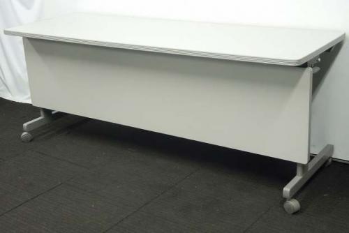 【4台入荷！状態良好！】イトーキ製　THFシリーズ　サイドスタックテーブル　会議テーブル/折りたたみテーブル　フラップテーブル　折りたたみテーブル 
                                    中古
            