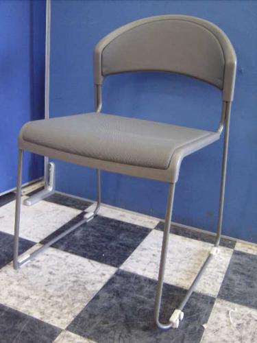 【大量入荷】スタッキングチェア■内田洋行製■グレー【状態良好】
                                    中古
            