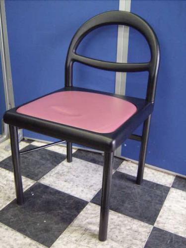 【おつとめ品】【大量入荷】　ミーティングチェア　ピンク×ブラック　座面ビニールレザー　※おしゃれチェア　【オフィス家具　チェア　イス　埼玉】【会議チェア】
                                    中古
            