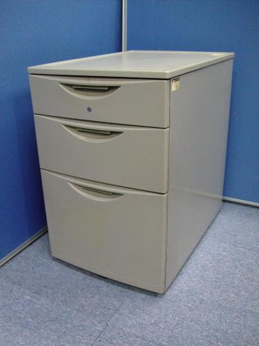 内田洋行製　【ＵＣＨＩＤＡ】　3段ワゴン　ミノスシリーズ　限定1台。
                                    中古
            