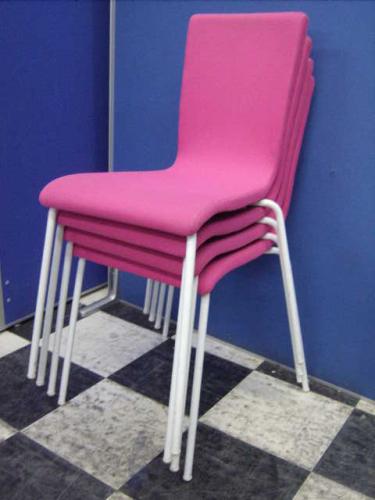 【状態良好】【セット商品】カワイイピンクのスタックチェア4脚セット■お部屋のインテリアにもおススメ【オフィス家具　チェア　イス　埼玉】【会議チェア】
                                    中古
            