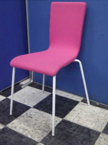 【状態良好】カワイイピンクのスタックチェア■お部屋のインテリアにもおススメ【オフィス家具　チェア　イス　埼玉】【会議チェア】
                                    中古
            