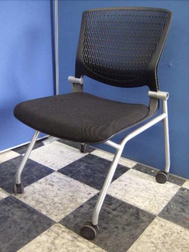 おつとめ品【状態良好】肘無しネスティングチェア■オカムラ　グラータシリーズ■会議・応接用に【オフィス家具　チェア　イス　埼玉】【会議チェア】
                                    中古
            