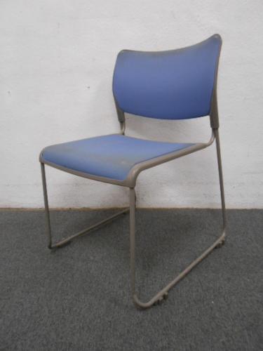 ■スタッキングチェア　■ライトブルー　■オカムラ（okamura）【会議チェア】
                                    中古
            