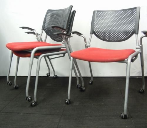 【セット商品】【クリーニング済み　状態良好！】　オカムラ　okamura　｜　プロスタックシリーズ　Prostack　｜　スタッキングチェア肘付き3脚セット　｜　レッド　｜　1セット　｜【会議チェア】
                        
                                    中古
            