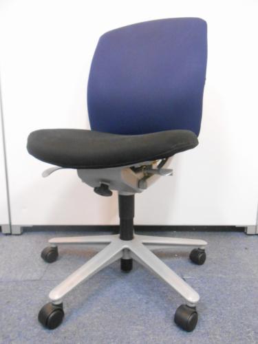 ■43脚入荷　【ロット】【状態良好】【オフィス家具　チェア　イス　東京　千代田区】【OAチェア】
                        キャスト（CAST）チェア
                                    中古
            