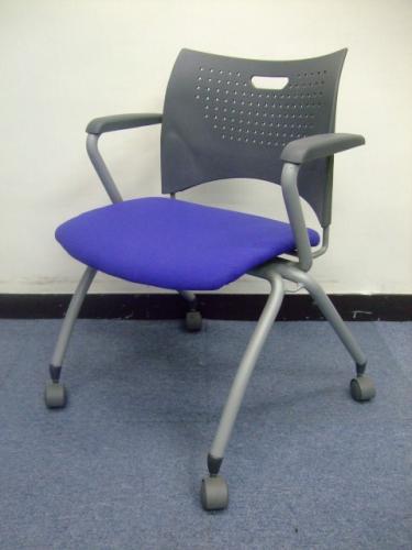 【会議】LION製のミーティング用チェア入荷致しました！【肘付】【プラネットブルー】【会議チェア】
                                    中古
            