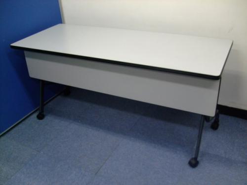 【会議】LION製のミーティング用チェア入荷致しました！【肘付】【プラネットブルー】
                                    中古
            