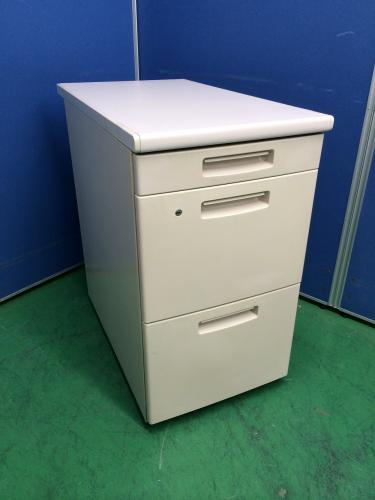 【脇机】【ワゴン】3段脇机■コクヨ製■BSシリーズ■デスクと同じ高さ！！H700なので机と同じ高さになります。
                                    中古
            