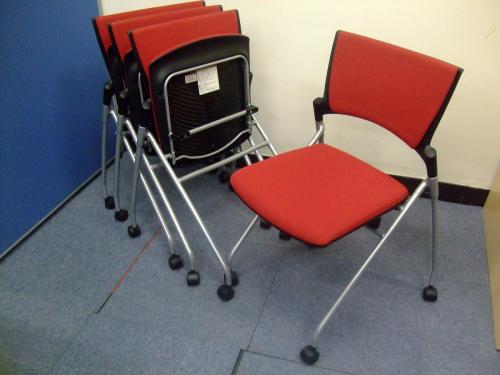 イトーキ製のミーティングチェア入荷しました！【マノス】【4脚セット】【会議チェア】
                                    中古
            