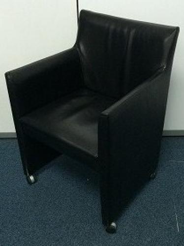 ■応接チェア　キャスター付　■イトーキ　ブラック【会議チェア】
                                    中古
            