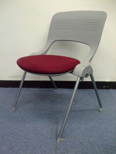 内田洋行製　スタッキングチェア入荷致しました！　MX-40　中古【会議チェア】
                                    中古
            