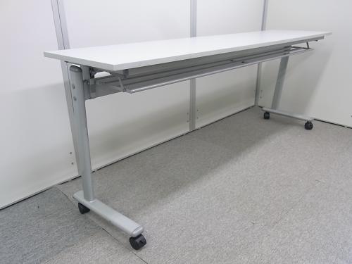 【状態良好】会議用（研修用）テーブル　スタックテーブル　キャスター付　幅1800ｍｍ　〜天板跳ね上げ式により収納も楽々〜
                                    中古
            