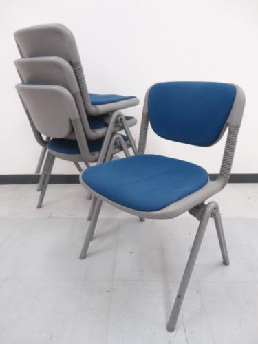 ITOKI製 「スタッキングチェア バーテブラシリーズ」 　４脚セット【会議チェア】
                                    中古
            