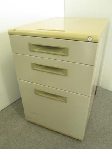 内田洋行　３段ワゴン　ＪＵＳＴ　日焼け有り【おつとめ品】
                        
                                    中古
            