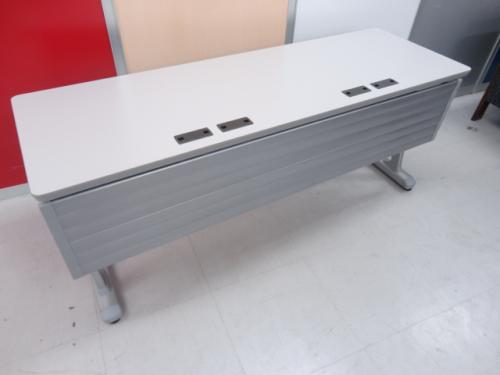 オカムラ製　サイドスタックテーブル
                        
                                    中古
            