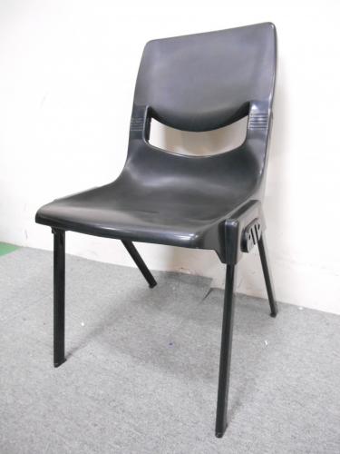 【重ねて収納スタックチェア】プラスチックの為、お手入れラクラク【オフィス家具　イス　チェア　東京　豊島区】【ぞくぞく】【会議チェア】
                                    中古
            