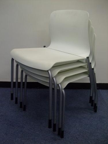【４脚セット】コクヨ製スタッキングチェア入荷しました！【会議チェア】
                        
                                    中古
            