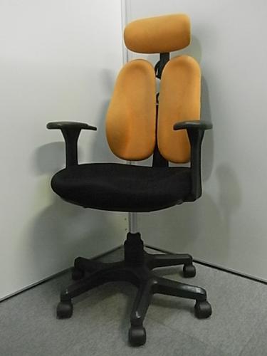 【ヘッドレスト付き】■肘付きチェア　特徴的なデザイン＆座り心地　〜鮮やかなオレンジカラー〜【OAチェア】
                                    中古
            