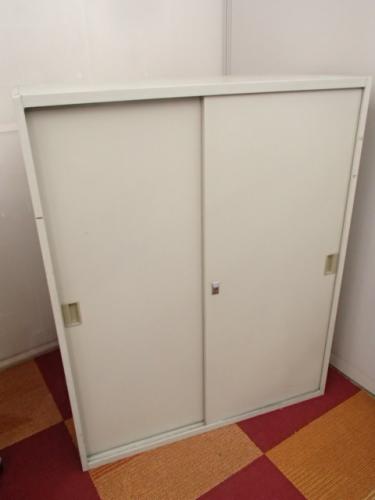 中古｜スチール引き違い書庫｜内田洋行製｜扉に多少のガタ付あり
                                    中古
            