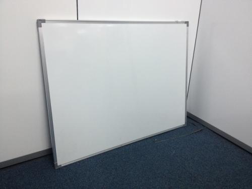 ☆ホワイトボード壁掛無地☆
                                    中古
            