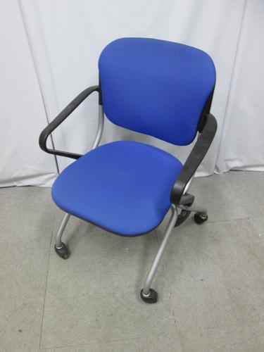 オカムラ｜トーションラインシリーズ｜ネスティングチェア｜ブルー｜キャスター/肘付【会議チェア】
                                    中古
            