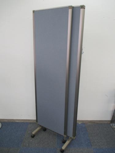 【中古人気商品】　コクヨ製　自立式3つ折りパーテーション　【中古　衝突　千葉店】
                                    中古
            