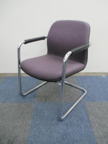 【8脚のロット商品】【肘付き】　unknown製　ミーティングチェア　【座面＆背もたれ：布地】【中古　会議用チェア　千葉店】【会議チェア】
                                    中古
            