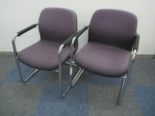 【2脚セット商品】【肘付き】　unknown製　ミーティングチェア　【座面＆背もたれ：布地】【中古　会議用チェア　千葉店】【会議チェア】
                                    中古
            